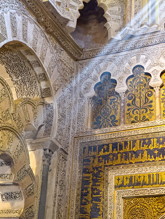 Mezquita - Rays, Arches and Mosaics